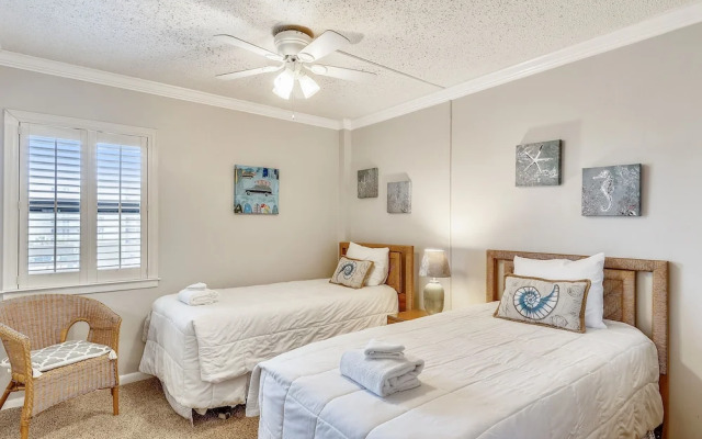 Inlet Reef 310 2 Bedroom Condo by RedAwning