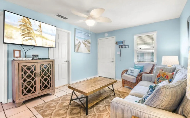 Sunrise Village 215- 2BR 1BA Gulf Front Sleep 6