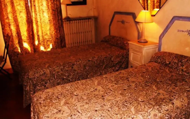 La Maison aux Volets Bleus