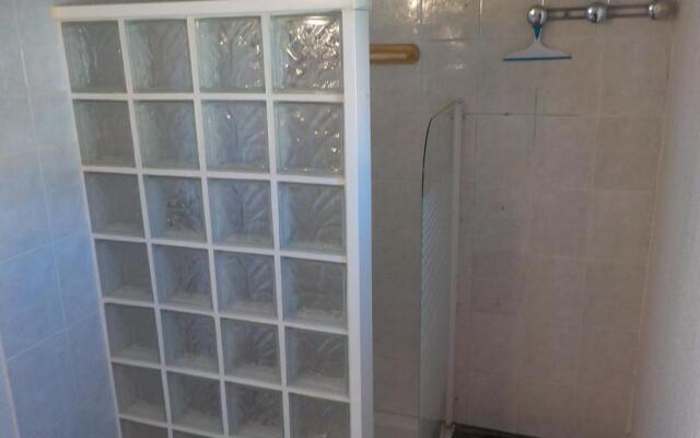 Studio et piscine au sel