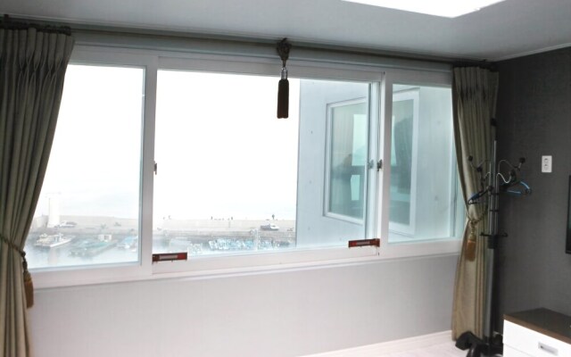 Sky and Ocean Village Pension