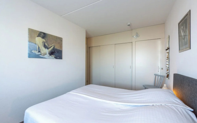 Spacious Seaside Apartment