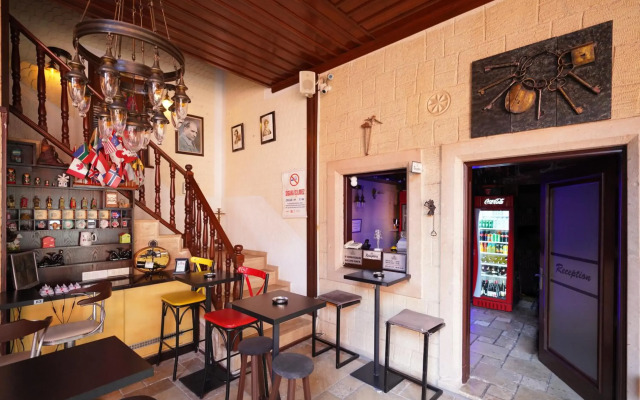 Cicerone Lodge Hotel