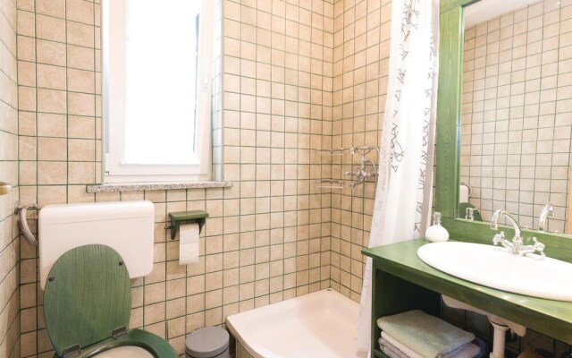 Stunning Home in Ostrobradic With Wifi and 2 Bedrooms