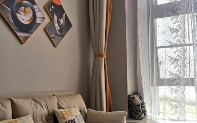 Lakeside Holiday Hotel (Kunming Sunac Dianchi Houhai Branch)