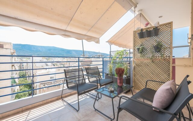 Luxury Loft with a Balcony by CloudKeys