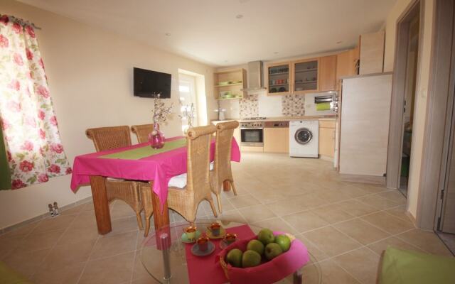 Apartment Rustica With 2 Bedrooms