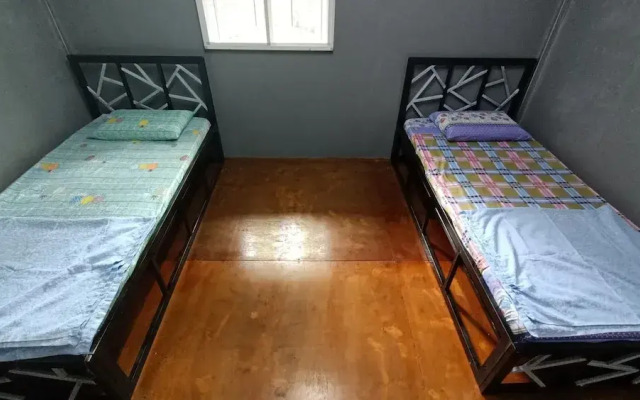 Hotel O Flinstone Lodge