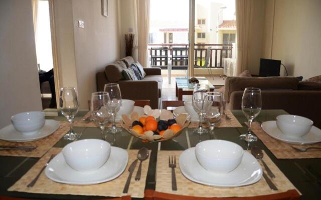 2 bedroom apartment E8 located pool level, sea view, FREE WIFI