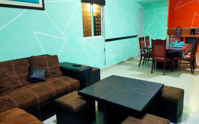 Casa Mexicana Amplia con Seguridad, Alberca y Parking