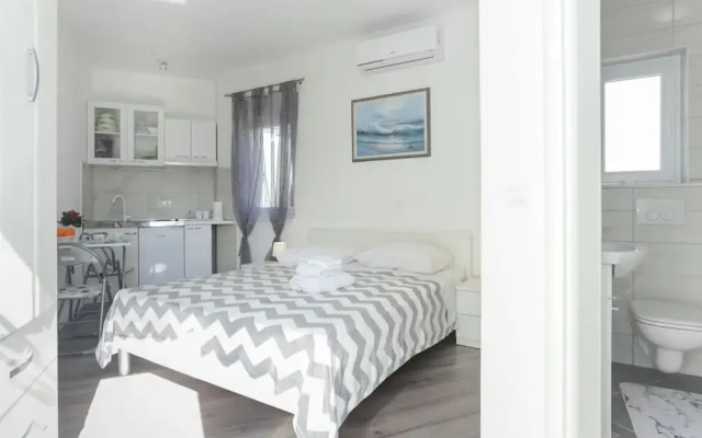 Elegant Oasis Vinisce Villa With Pool