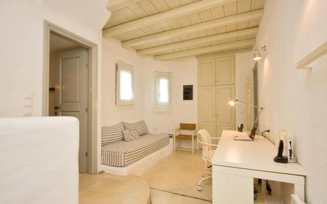 4-bedroom Cycladic Villa with Seaview