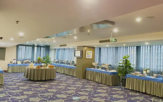 Rezen Kingtown Hotel (Chongqing Xinpaifang)