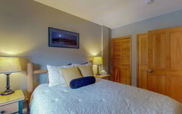 1 Bedroom Mountain Condo in the Heart of River Run Village within walking distance to ski lift