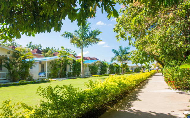 Travellers Beach Resort
