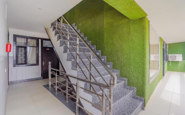 OYO Flagship 80151 Hotel Platinum Inn