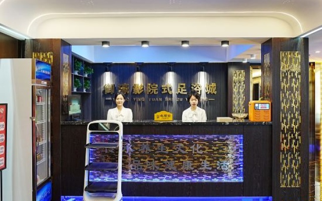 Yichun Yuhao Business Hotel – People – Yichun
