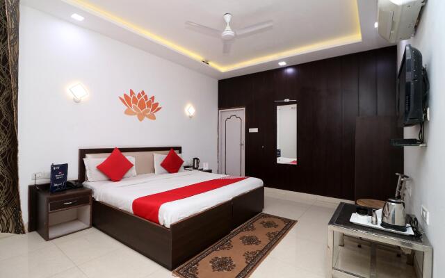 OYO 36085 Hotel Apollo Agra