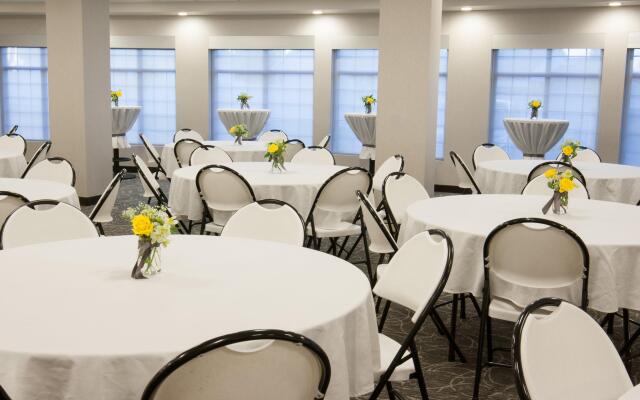 Holiday Inn Express & Suites Cheney by IHG