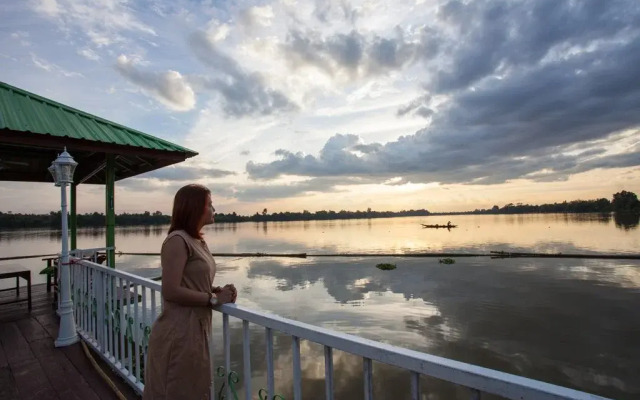 Bluemoon Riverside Resort