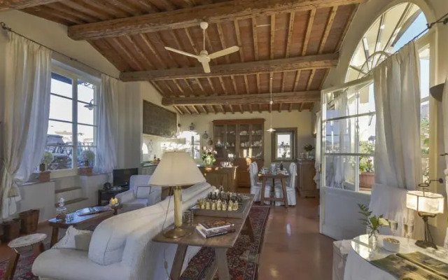 Visconti Halldis Apartment