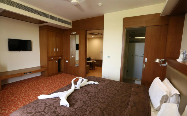 Silver Cloud Hotel & Banquets Ahmedabad – Guest Rooms – Ahmedabad
