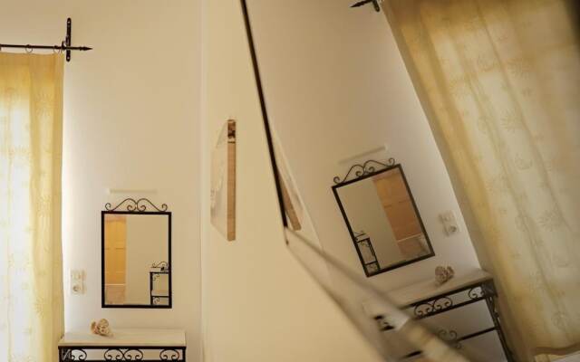 Ailouros summer hotel