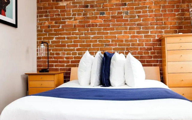 Maverick Suites at 400 Columbus Ave