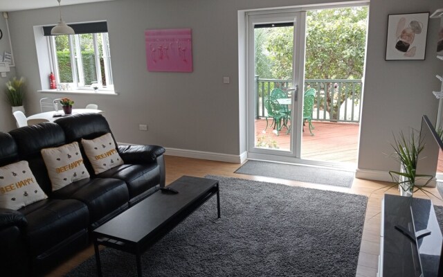 Beautiful and Secluded ,detached Garden Apartment