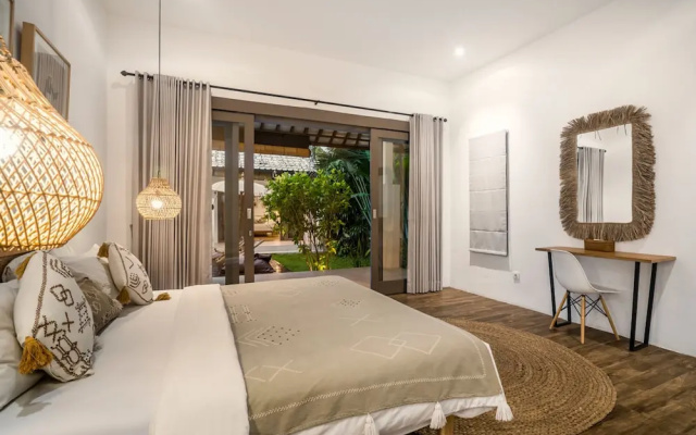 Villa Moju by Alfred in Bali - Tropical 3BR Escape w Private Pool Lush Garden in Bumbak Canggu – Guest Rooms – Kerobokan
