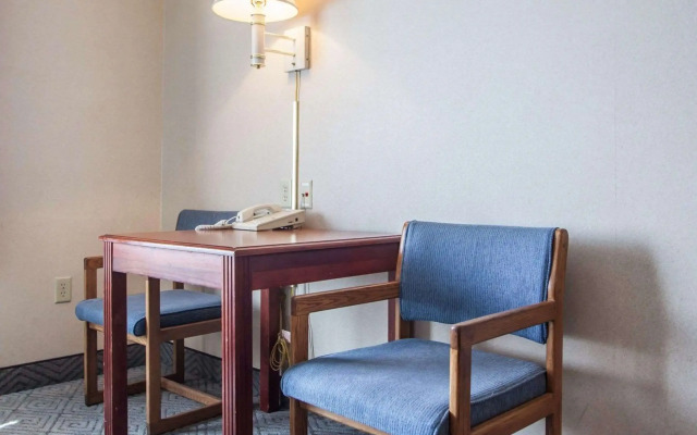 Rodeway Inn & Suites Milwaukee Airport