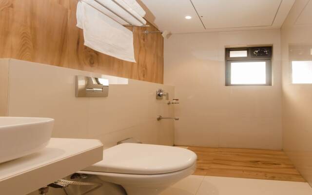 OYO 13089 Hotel Gold Crest