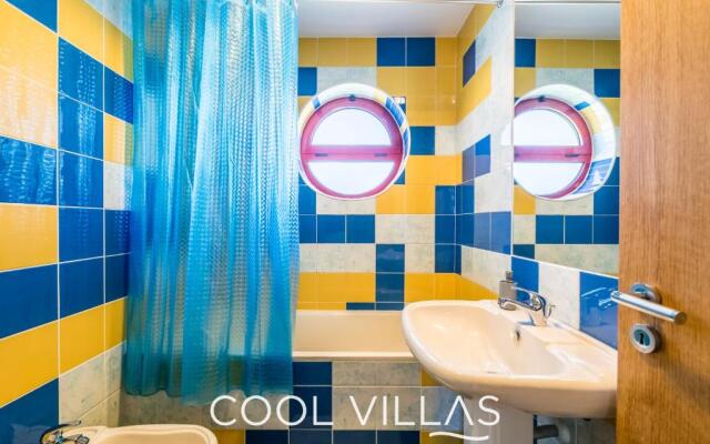 Villa AcquaMarina - 5 bedroom, water front villa