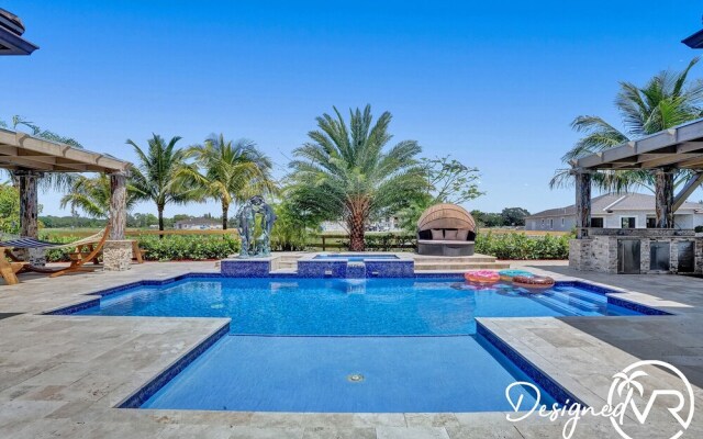 8-BR with Pool & Mini-golf & Soccer