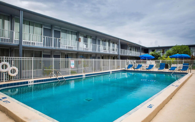 Ramada Stuart