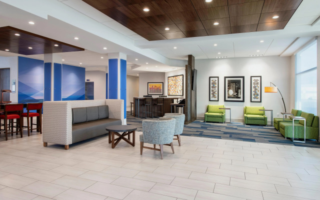 Holiday Inn Express & Suites Kelowna - East by IHG