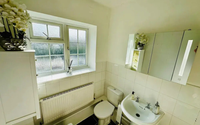 Gerrardscross-sleeps4-parking-petfriendly-wembley