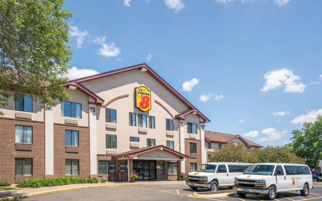 Super 8 by Wyndham Bloomington/Airport