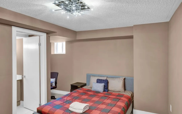 Stylish Mississauga Lower Unit BBQ Yard Paradise