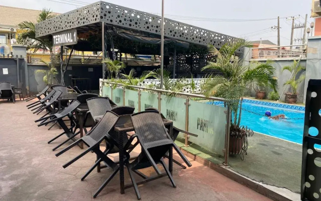 Aotel Hotels & Suites (Ojota)