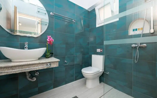 Stratos Deluxe Apartments