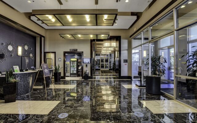 Sapphire Skyline Premium Suite