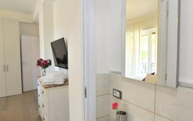 Bright and Beautiful 1 bed Flat in Lovely Area