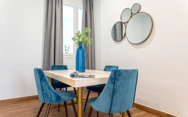 Beautiful 1 BD Apartment in the City Center Recaredo I