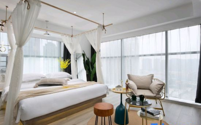 Moye Light Luxury Hotel (Wuyi Square IFS International Financial Center)