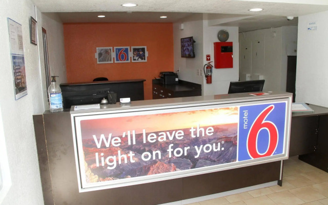 Motel 6 Lufkin, TX