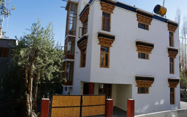 OYO 14402 Himalayan Villa