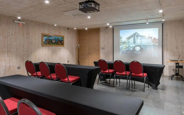 Hotel & Cafe Veliche