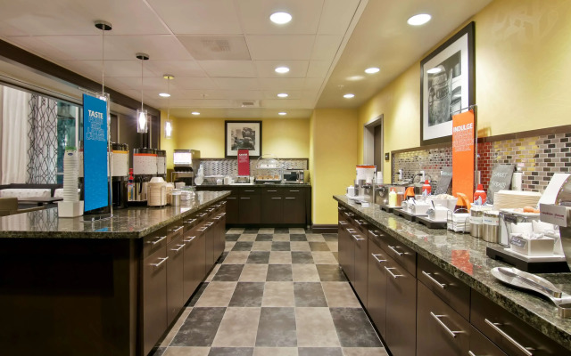 Hampton Inn & Suites Bellevue Downtown-Seattle