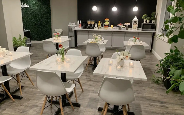 Stratus Suites - Boutique Hotel